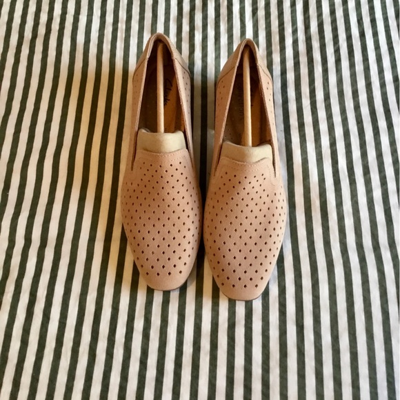 NWT Clarks Perforated Suede Loafers Juliet Hayes Sand 8 - Picture 8 of 8
